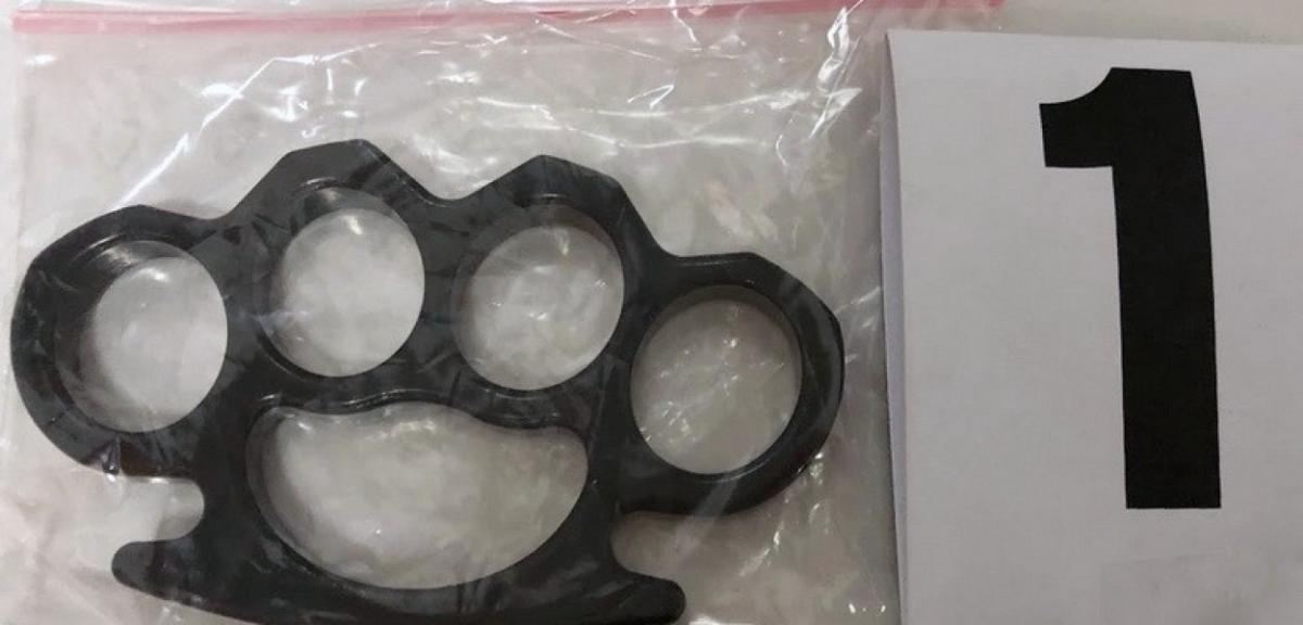 Pijani nieletni z kastetem zaczepiali piszan