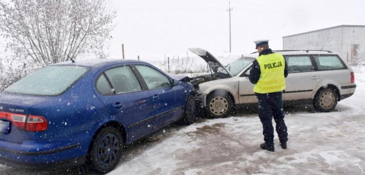 Ślisko na drodze! 2 wypadki i 5 kolizji