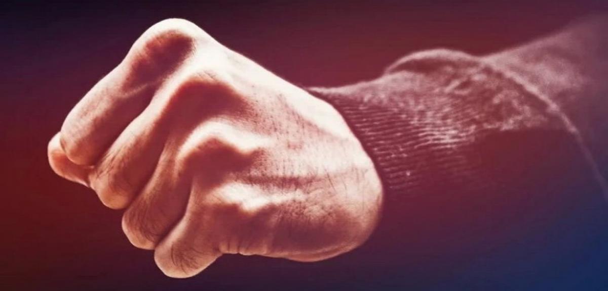 43-latek rzucał w rodziców przedmiotami, groził