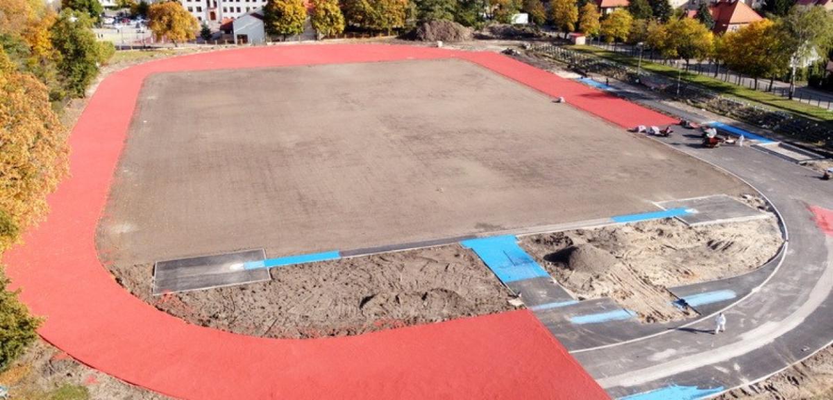 Modernizacja stadionu miejskiego w Piszu trwa