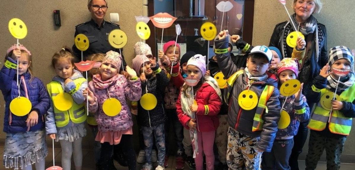 Z uśmiechem do policjantów