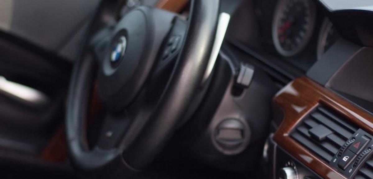  18-letni kierowca BMW pod działaniem alkoholu i narkotyków. Nie miał…