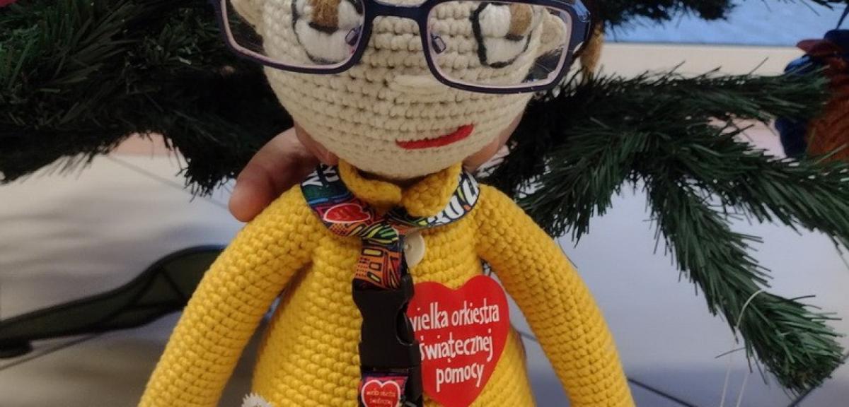  Jurek Owsiak wydziergany na szydełku. Sprawdź inne gadżety przekazane na…