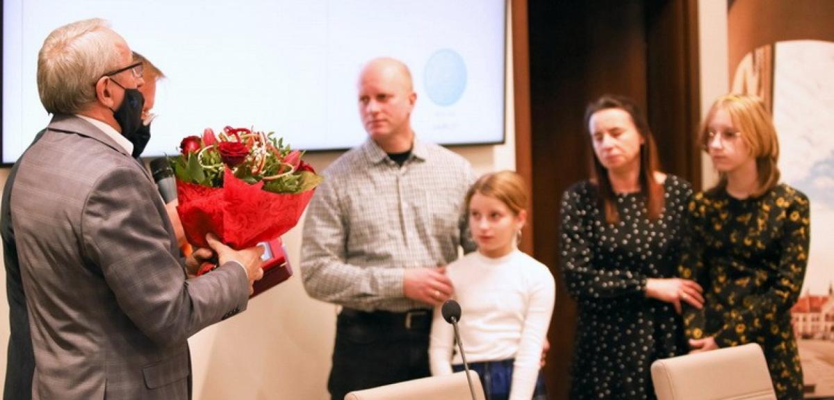 Rodzice Ernesta Banacha odebrali tytuł przyznany ich synowi