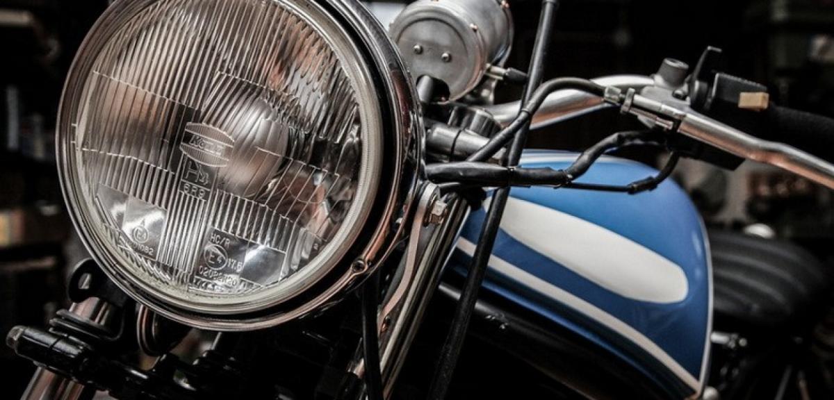  Motocyklista uciekał przed policją. Nie miał uprawnień do kierowania…