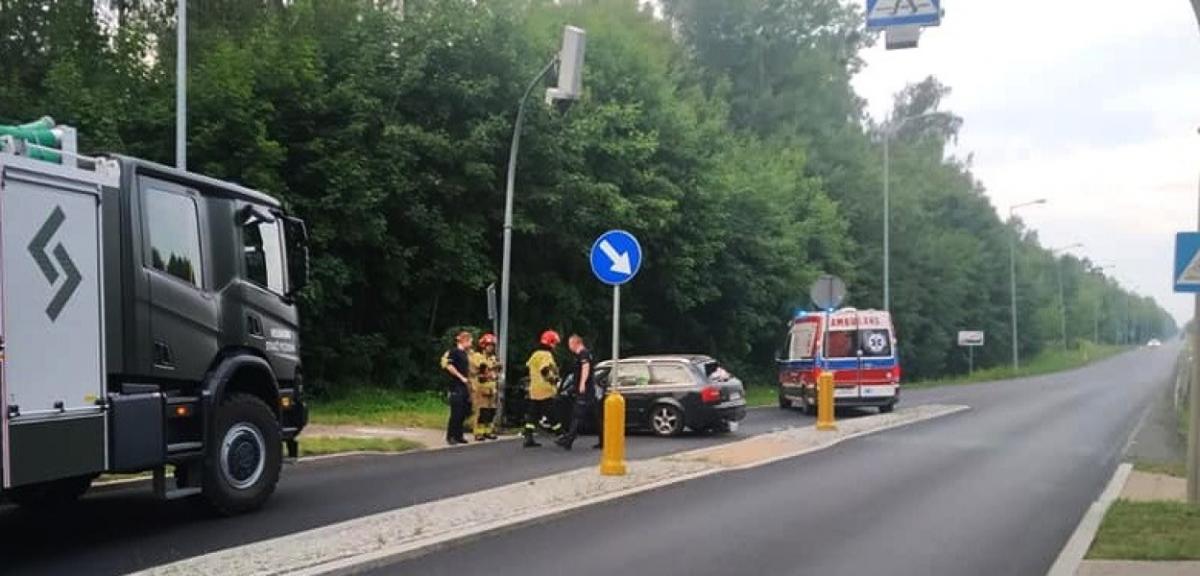 Wypadek pod Orzyszem. W aucie zakleszczona kobieta