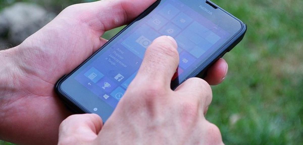 Policja ostrzega - SMS o niezapłaconym mandacie to oszustwo