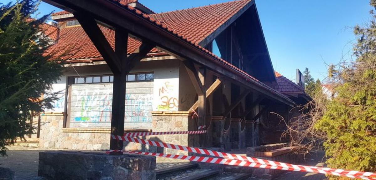  Jedna osoba zginęła, a druga została ranna w pożarze w budynku po…