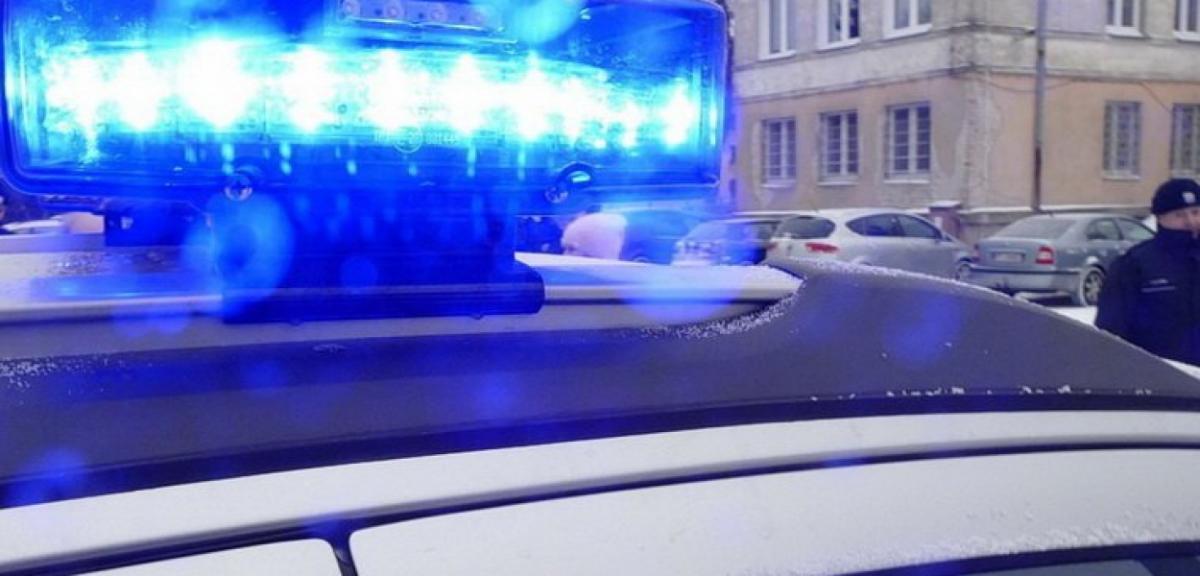Poszukiwany schował się pod kołdrą w bagażniku busa