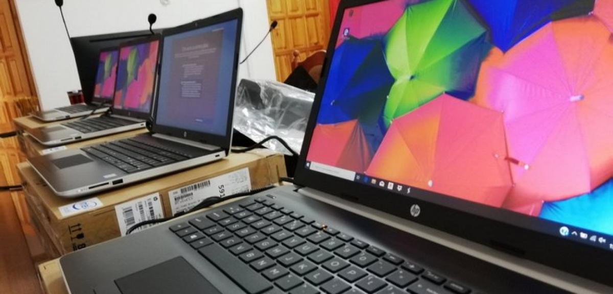 Ponad 70 sztuk sprzętu komputerowego trafi do piskich uczniów