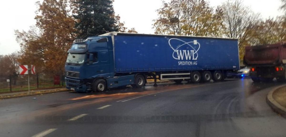Kolizja na Olsztyńskiej - Pisz zakorkowany