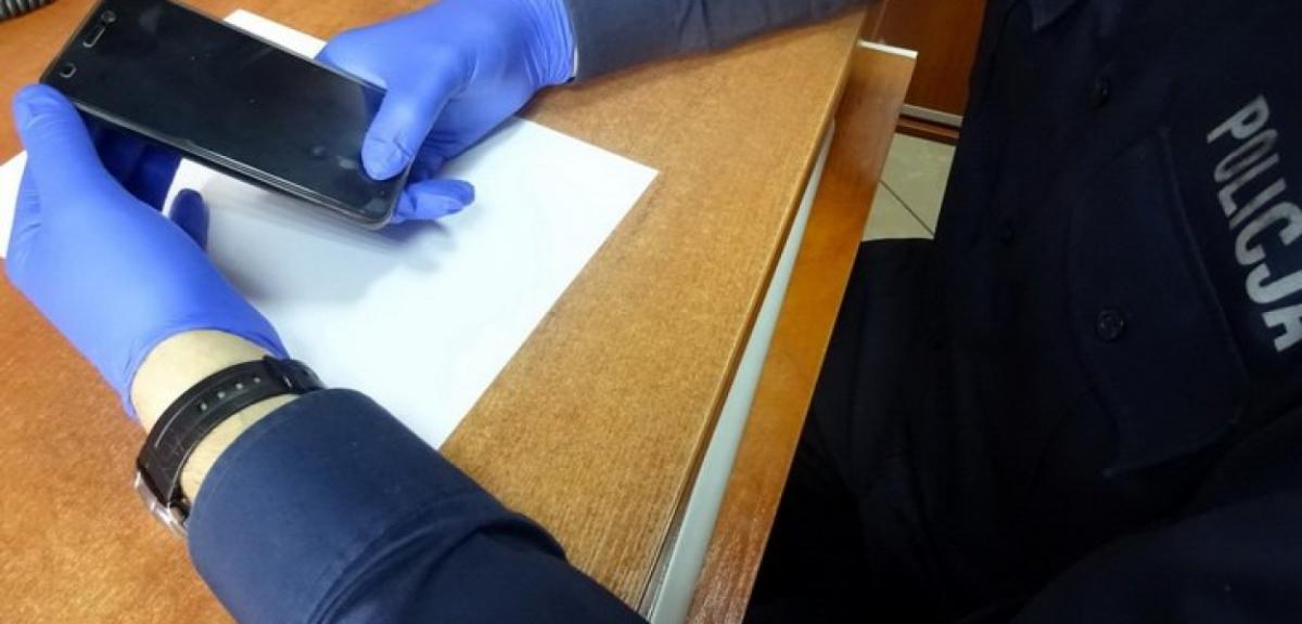 Sprzedawca przywłaszczył sobie telefon klienta