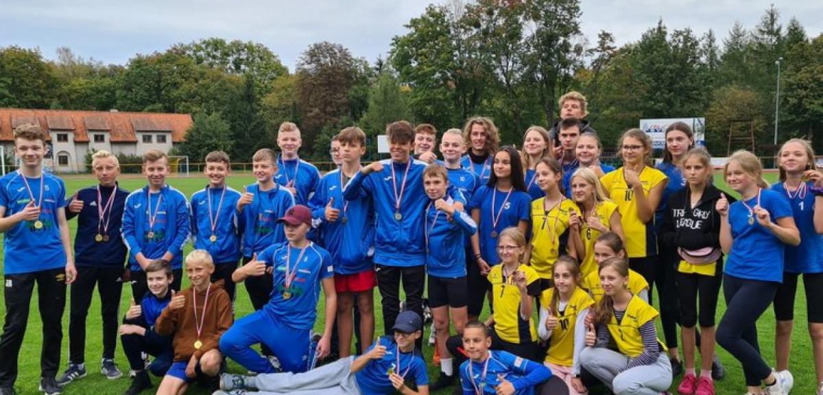  23 medale wywalczyli uczniowie piskiej Jedynki w Lekkoatletycznych…