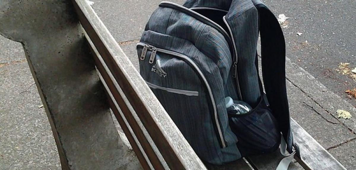 60-latek sprawcą kradzieży plecaka
