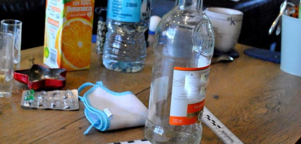 Pijani rodzice zostawili dzieci na kilka godzin w domu