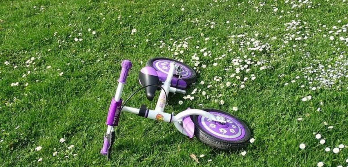 5-letnie dziecko wjechało na rowerku wprost pod samochód
