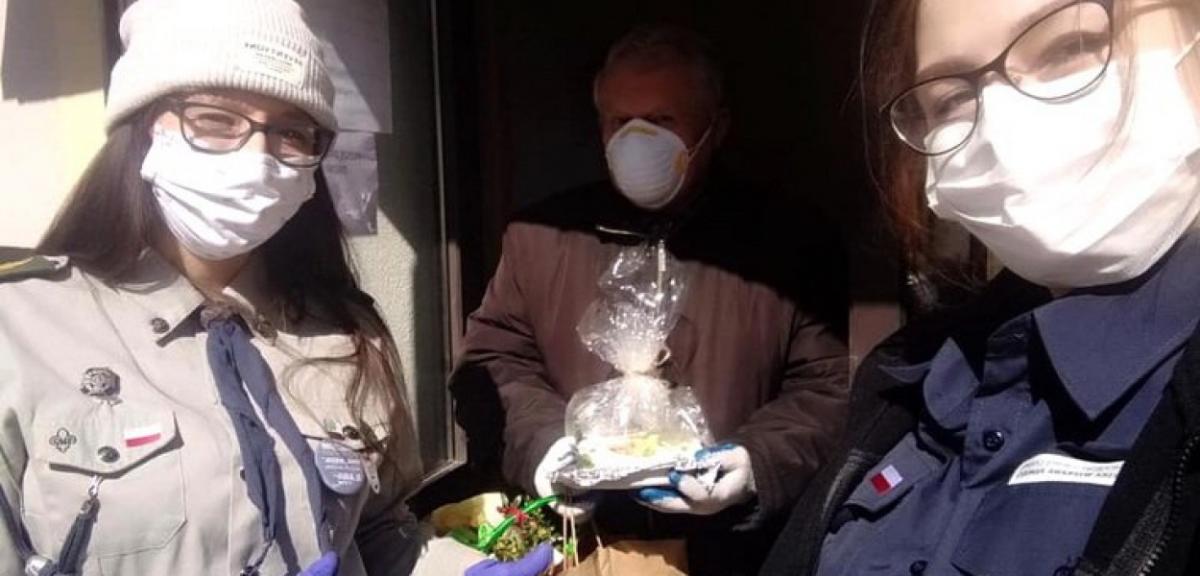 Harcerze pomagają w walce z epidemią