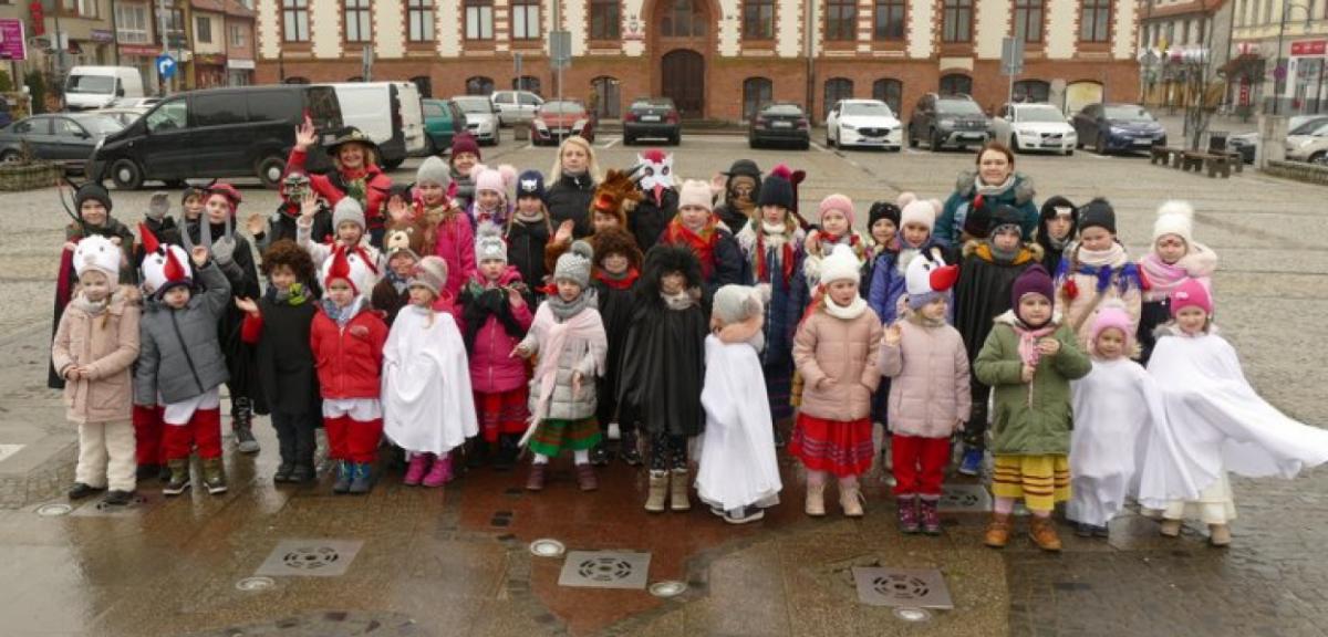 Zapustnicy pożegnali karnawał śpiewem i tańcem