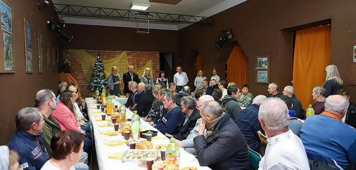 Wigilijne spotkanie przy wspólnym stole
