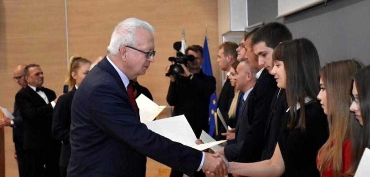 Czworo uczniów piskich szkół otrzymało stypendium Premiera
