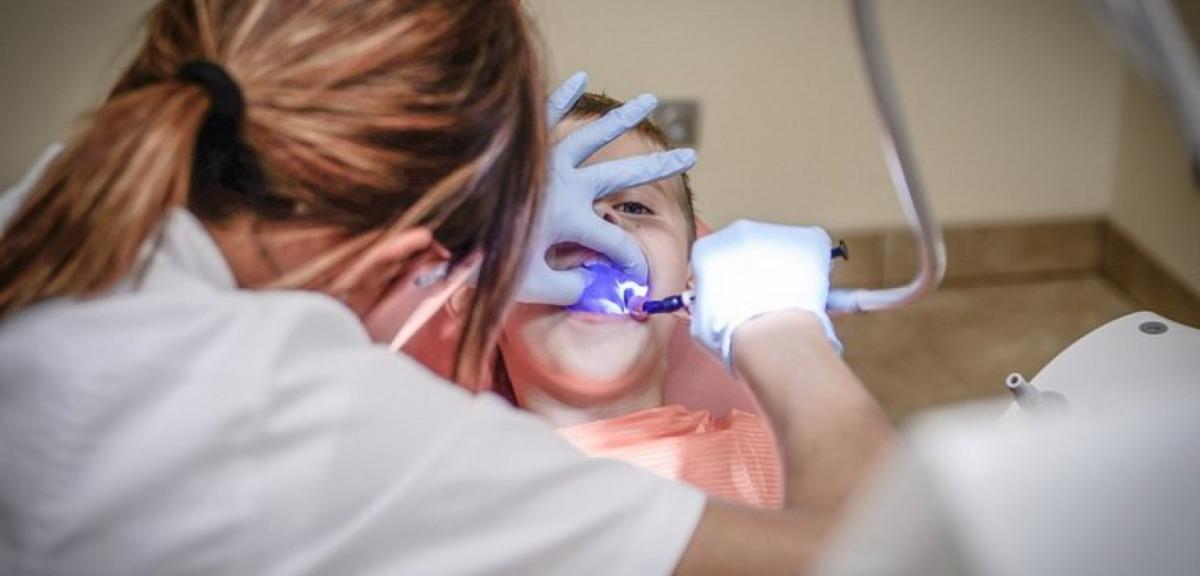 Dentysta w szkole? Prawo tylko na papierku.