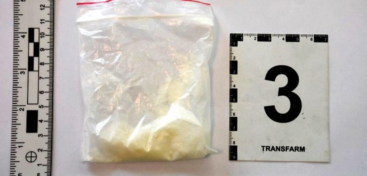 Podręczniki, przybory szkolne, amfetamina i marihuana