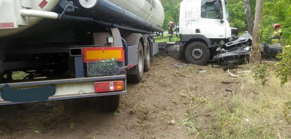 Pisz-Orzysz: Groźny wypadek podczas wyprzedzania ciężarówki