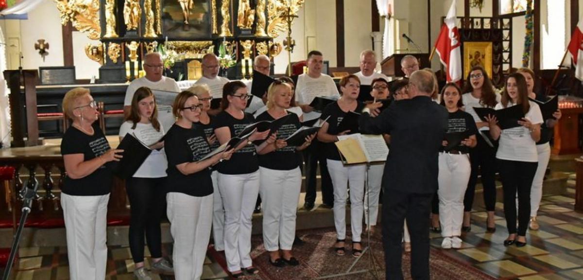 Ognisko Muzyczne i zaproszeni goście śpiewali i grali dla piszan