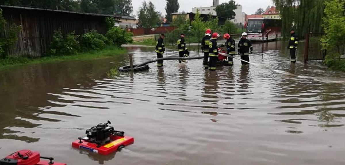 Usuwanie szkód po ulewie w Orzyszu