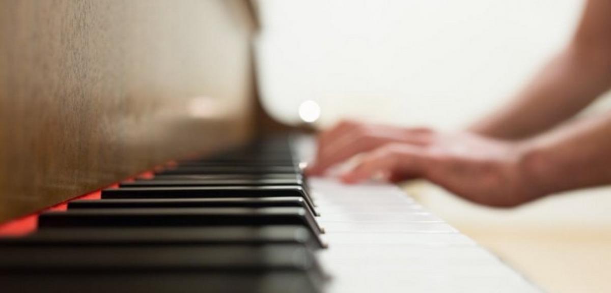 Muzyka rozwija umysł. Wybierz szkołę muzyczną