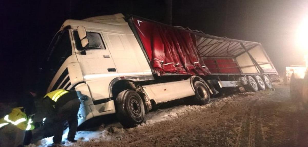 Ciężarówka zablokowała DK 16 na kilka godzin