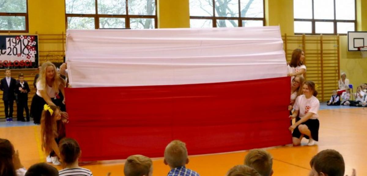 Uczniowie celebrowali 100-lecie odzyskania niepodległości