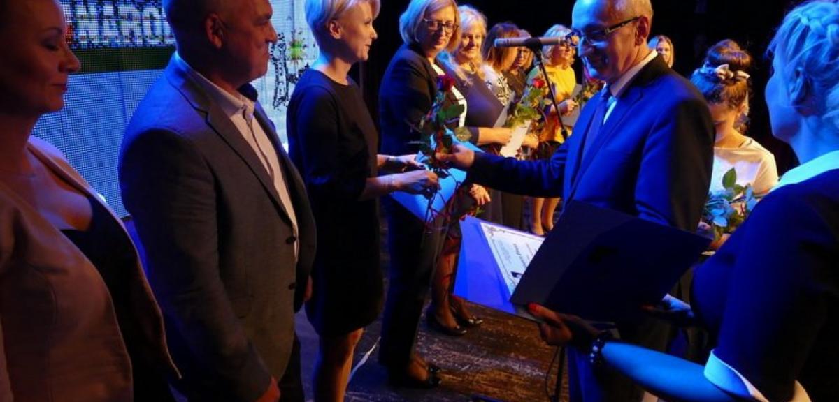 Nagrody, wyróżnienia i stypendia