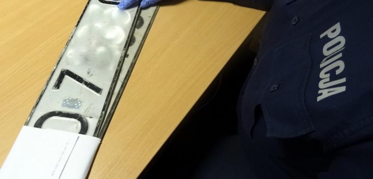 Zakłócił mszę w kościele, uciekał skradzionym samochodem