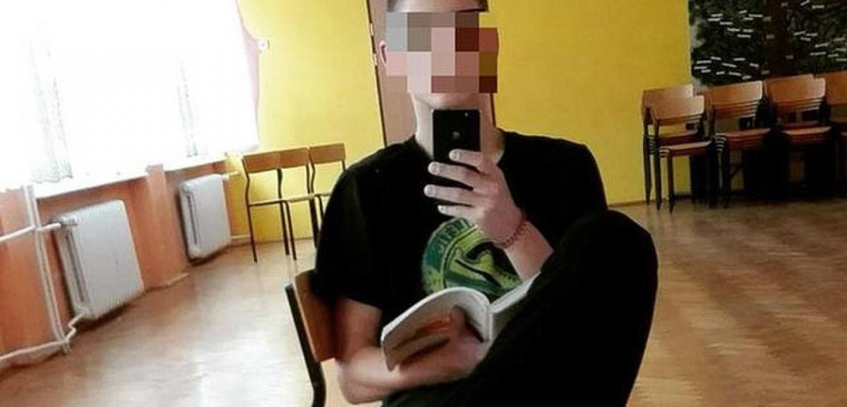  Syn posła Małeckiego uderzył w znak drogowy i odjechał z miejsca…