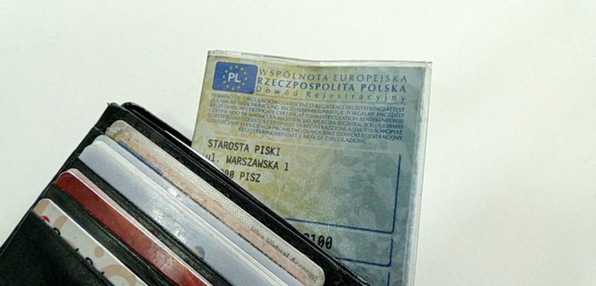 Dowód rejestracyjny i OC nadal trzymaj przy sobie. 