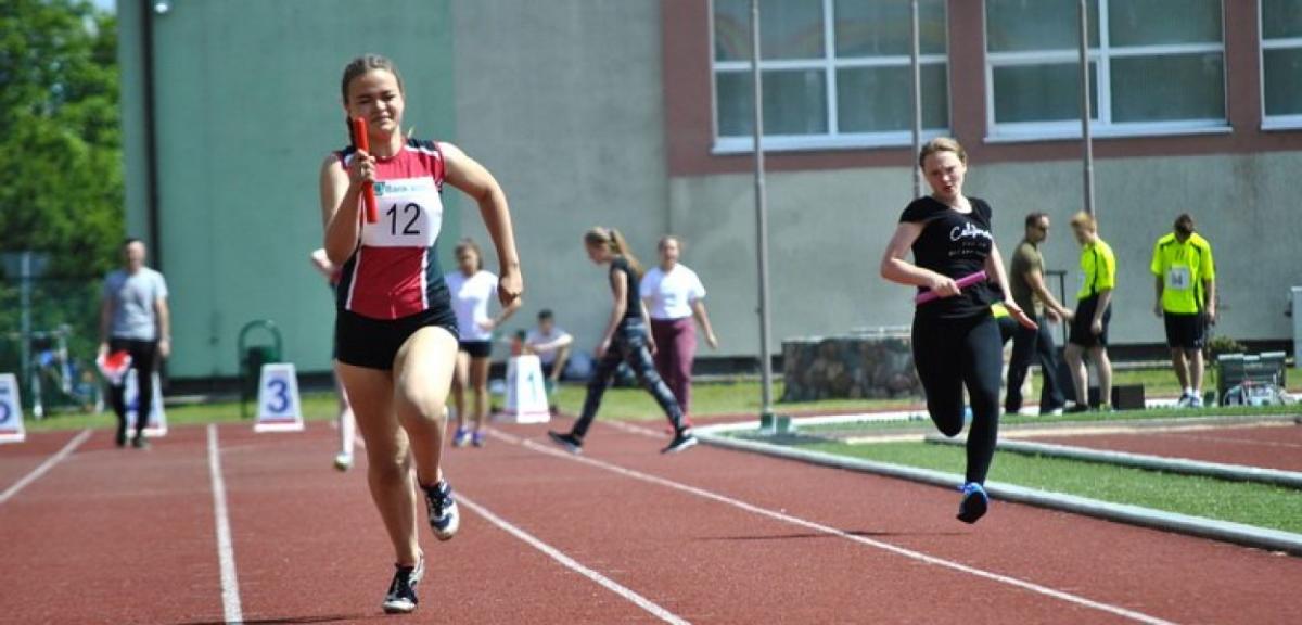 Gimnazjaliści rywalizowali w lekkiej atletyce