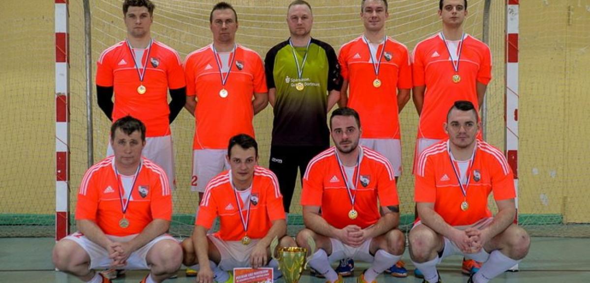 Orzysz z pucharem Ligi Mistrzów Gmin w halową piłkę nożną