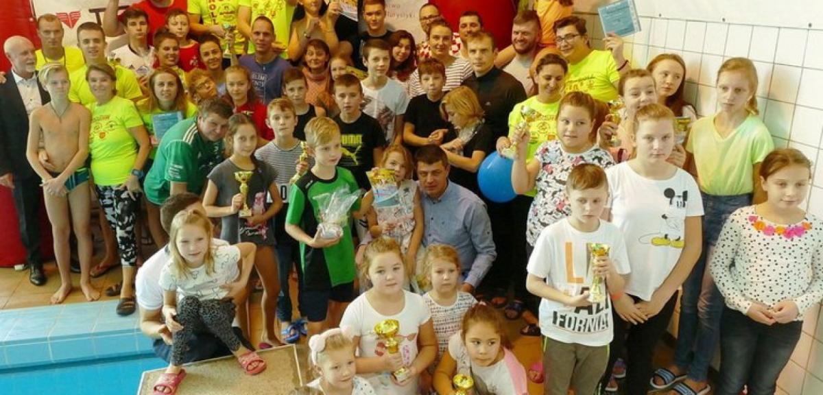 Zawody pływackie Family Cup 2017. Wyniki i galeria zdjęć.