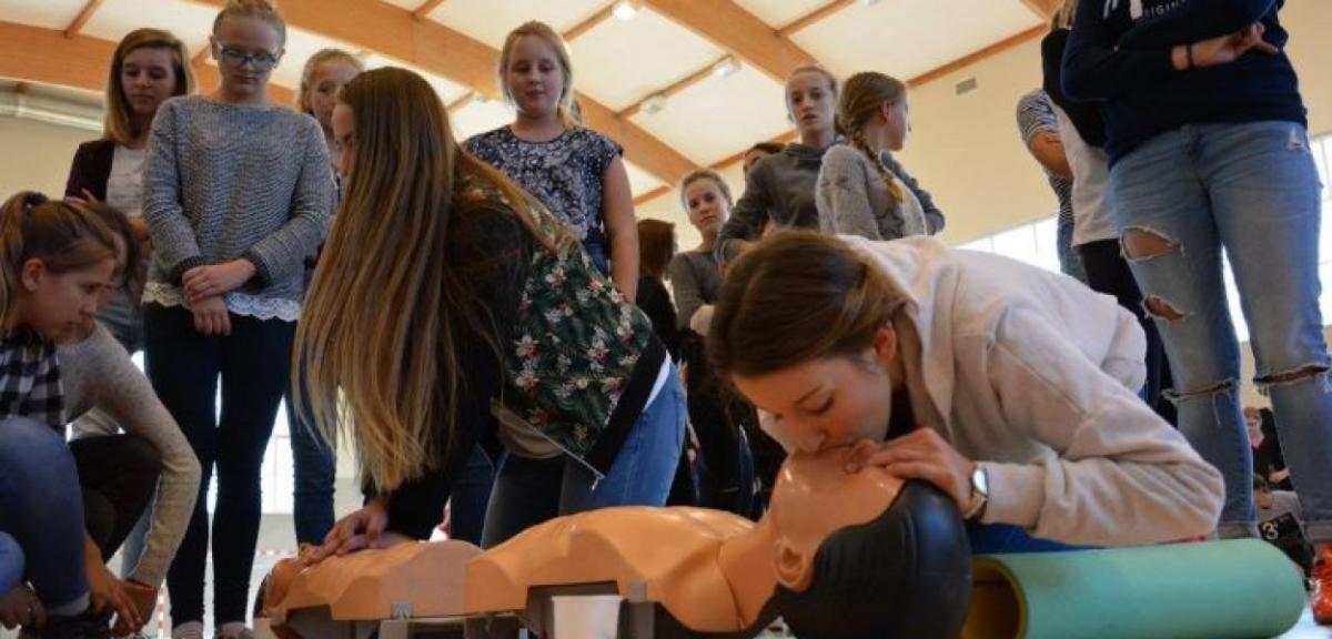  120 uczniów z Białej Piskiej uczestniczyło w próbie bicia rekordu…