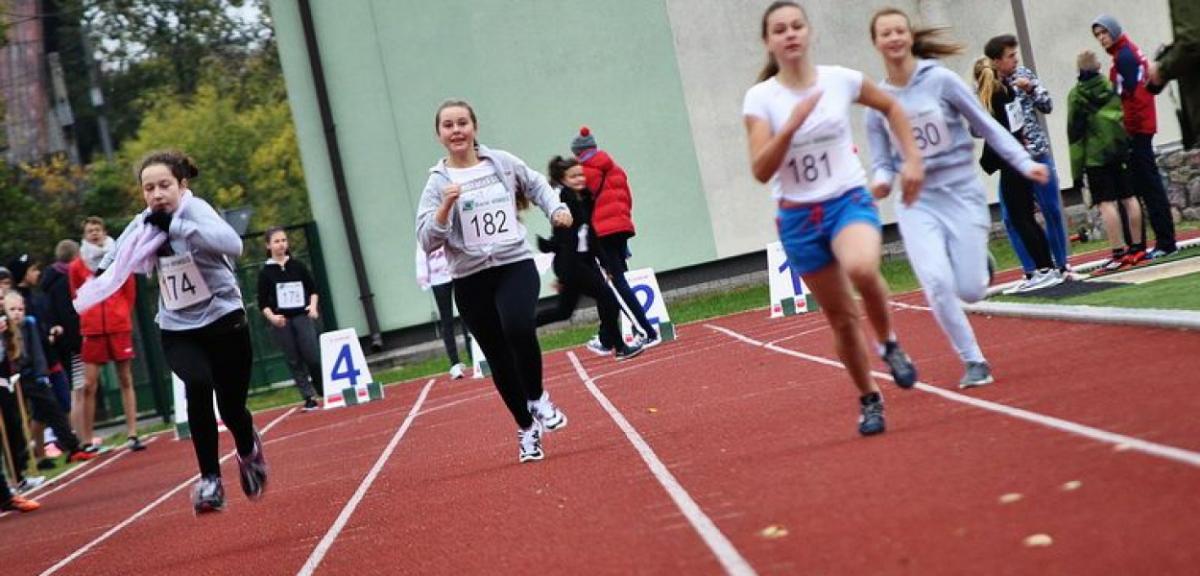 101 uczniów z powiatu piskiego rywalizowało w lekkiej atletyce