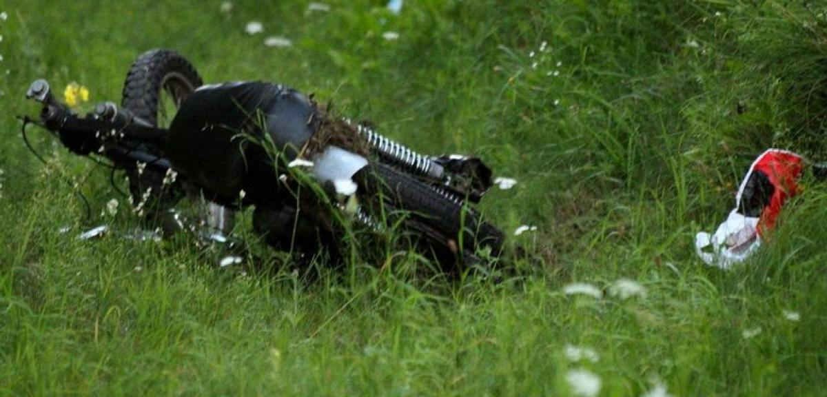 Wypadek na trasie Pisz - Orzysz. Ranny motocyklista przebywa w szpitalu.