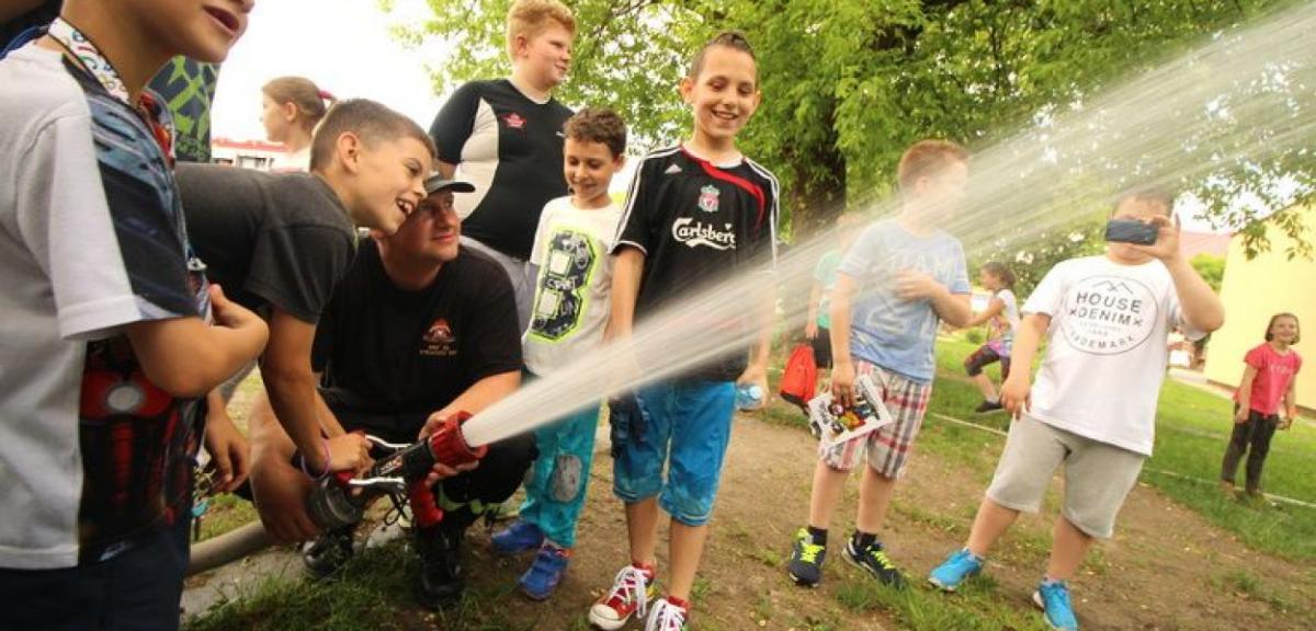 Sportowo - strażacki Dzień Dziecka w piskiej Jedynce
