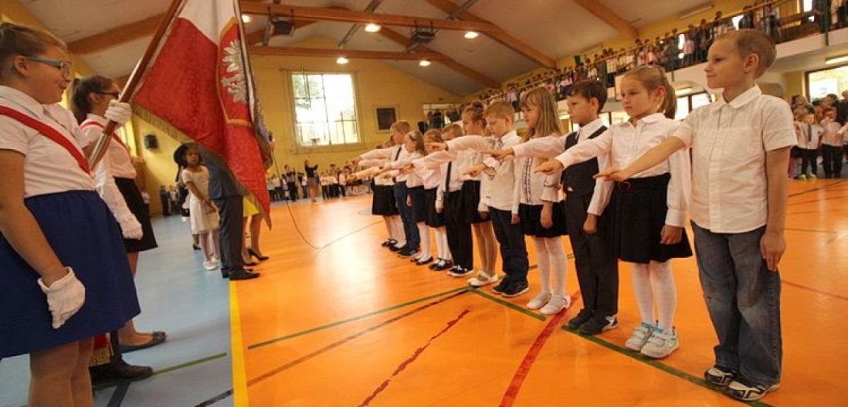 Maluchy ze Szkoły Podstawowej Nr 1 pasowane na uczniów