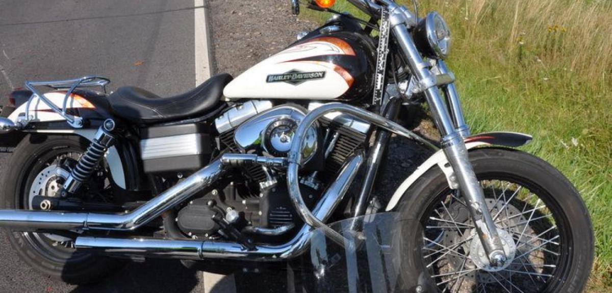 Zderzenie motocykla z osobówką na drodze krajowej 63 
