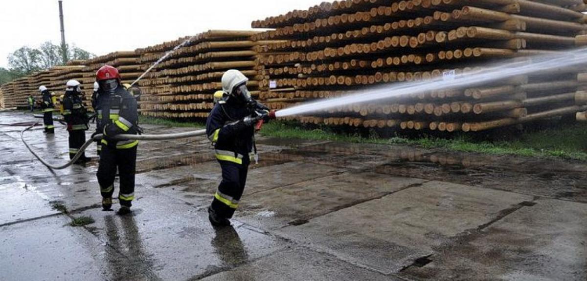 Ćwiczenia zastępów strażackich