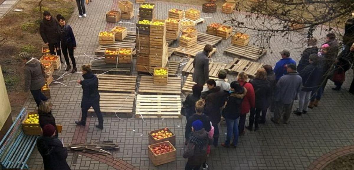 Pierwszy tir jabłek rozszedł się w mgnieniu oka. Będą kolejne.