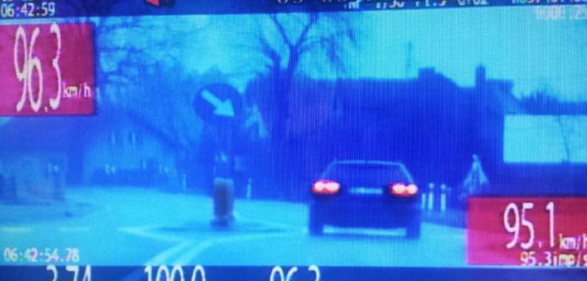 Piscy policjanci zabrali prawo jazdy piratowi drogowemu 