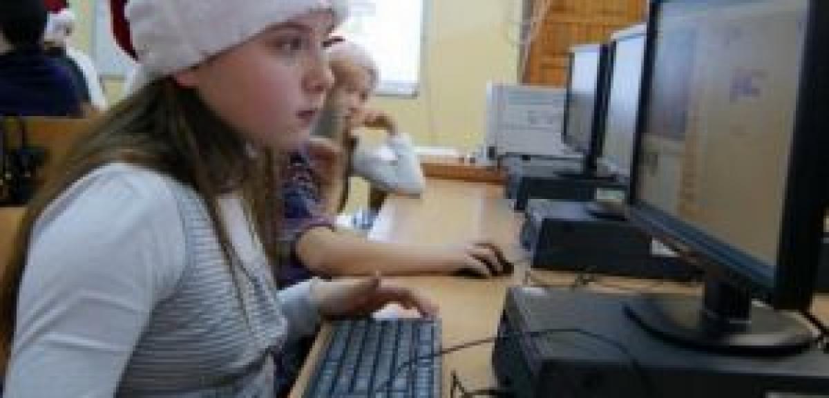 Uczniowie SP2 programowali kartki świąteczne