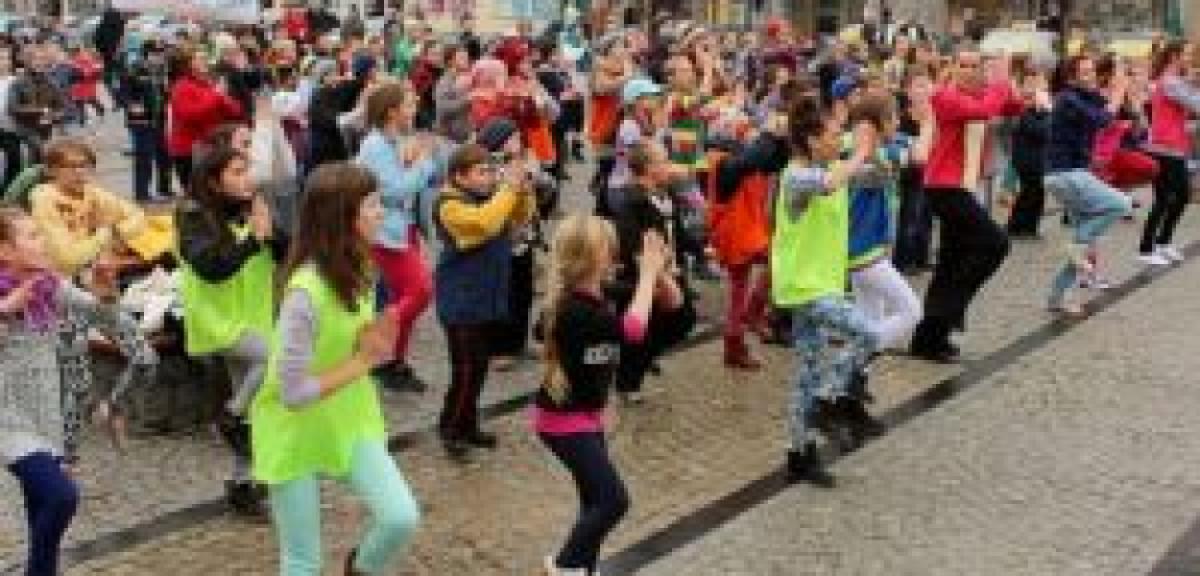 Tańczyli Zumbę na Placu Daszyńskiego